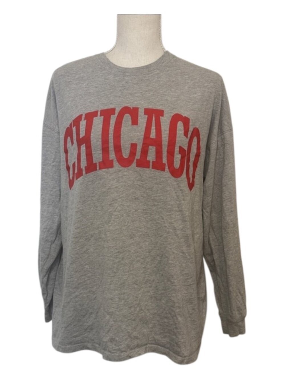 Wild Fable CHICAGO Graphic T-shirt Women's Size Small Grey Red Long Sleeve